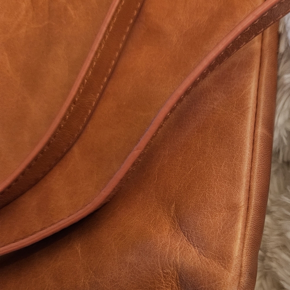 Hobo Leather Crossbody Bag - Picture 3 of 12